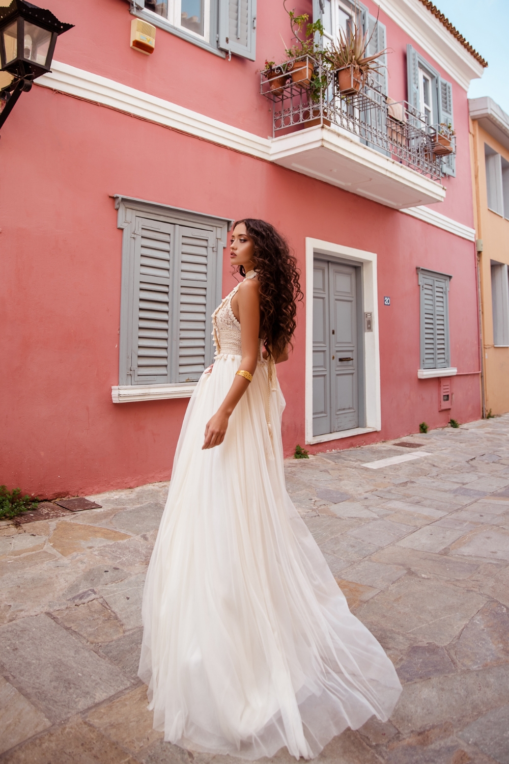handmade-backless-wedding-dress-mya-by-zolotas-atelier (1)