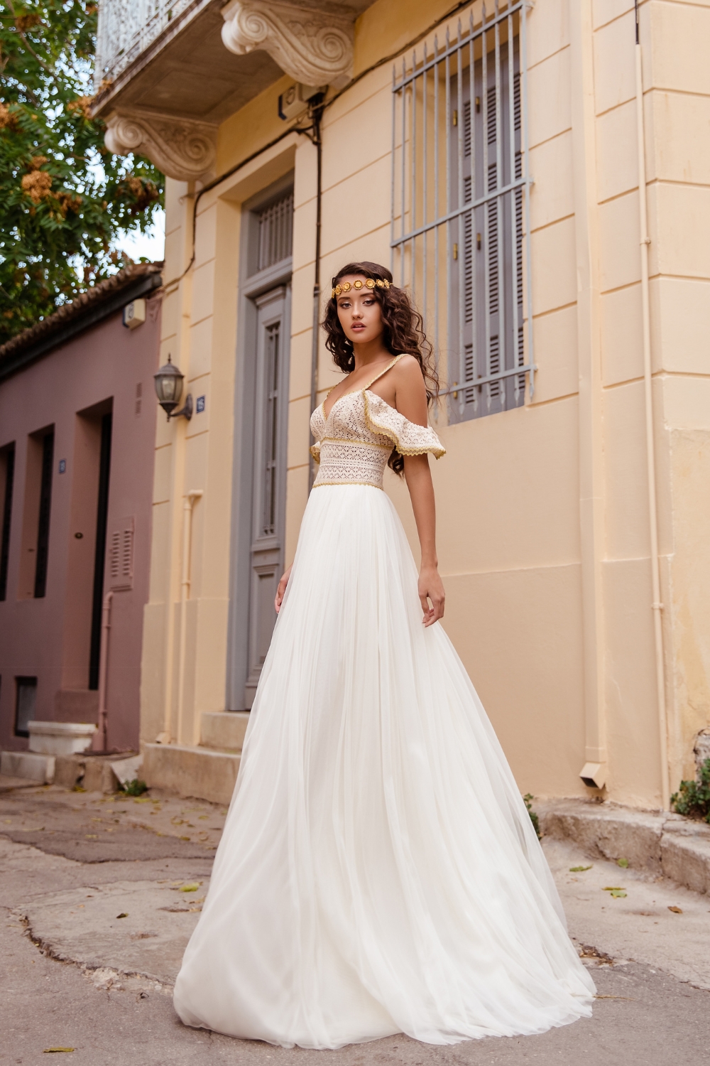 off-the-shoulder-boho-chic-wedding-dress-by-zolotas-atelier (1)